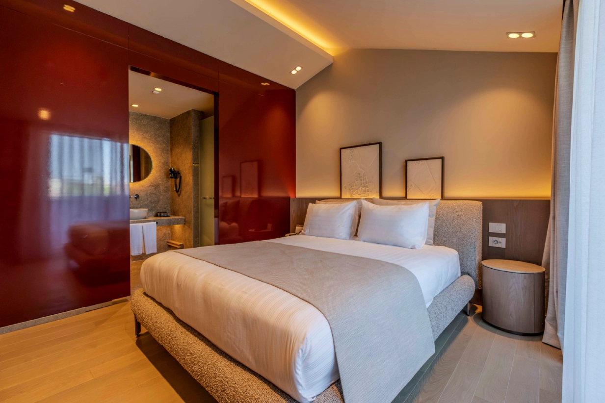 DELUXE GRAND PENTHOUSE